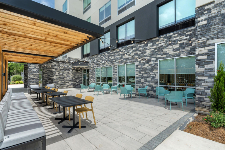 Terrace/patio 2, Tru By Hilton Ruston, Lincoln