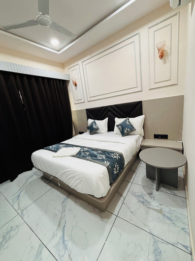 Room 4, Hotel PLAN SKY, Ahmadabad