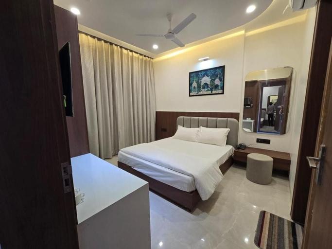 Room 4, shree radha raman sarkar dham, Mathura
