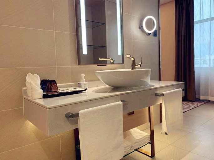 Bathroom 4, Lavande Hotel Yantai Laiyang City Center, Yantai
