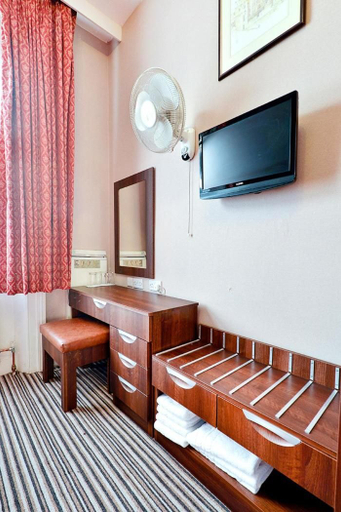 Others 5, Hotel Oliver, London