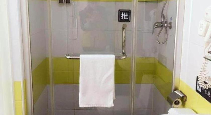 Bathroom 4, 7 Days Inn Chengdu North Railway Train Station Squ, Chengdu
