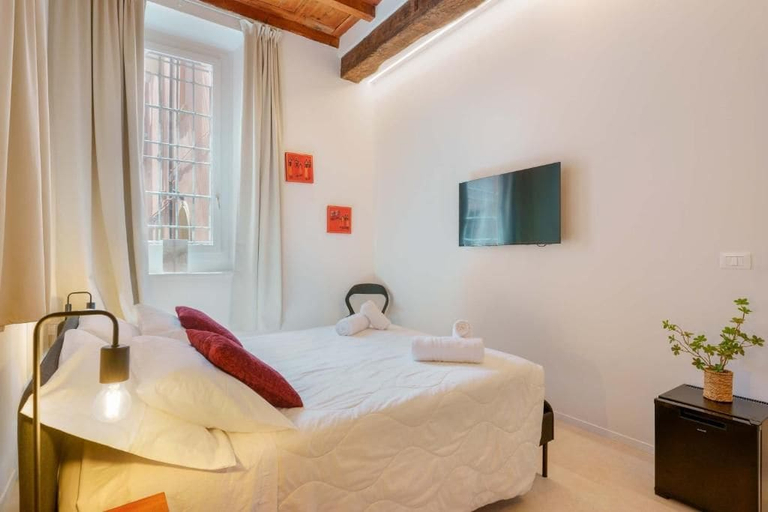 Room 3, Sotto le Torri by Edera Rooms, Bologna