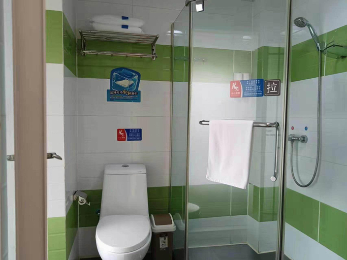 Bathroom 5, 7 Days Inn Chongqing Qianjiang Jiaoxi Road, Chongqing