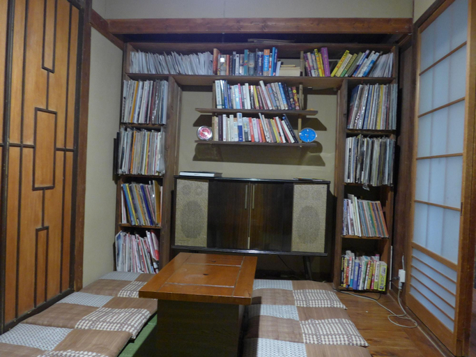 Lobby 4, Small World Guest House, Kyoto