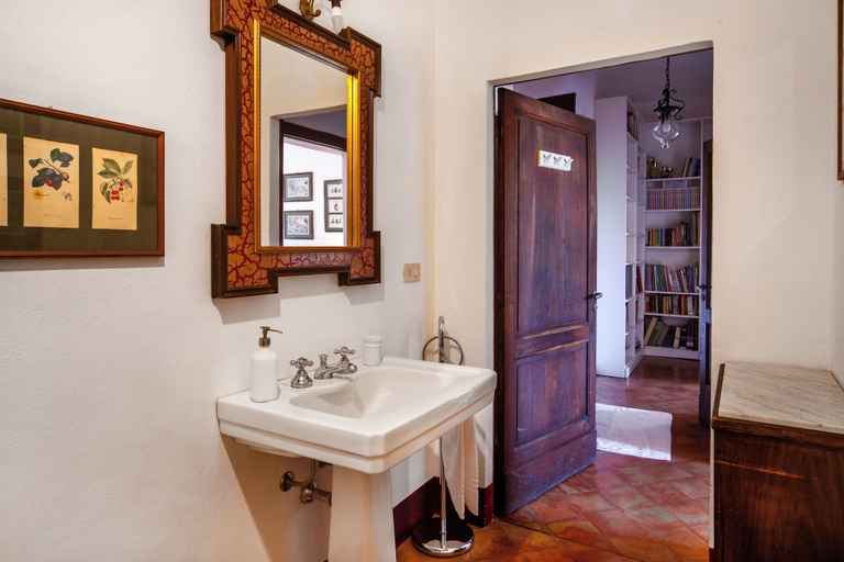 Bathroom 4, Tenuta di Corsano, Siena