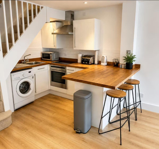 Private kitchen 2, 2 Bedroom Contemporary Townhouse - Town Centre, Central Bedfordshire
