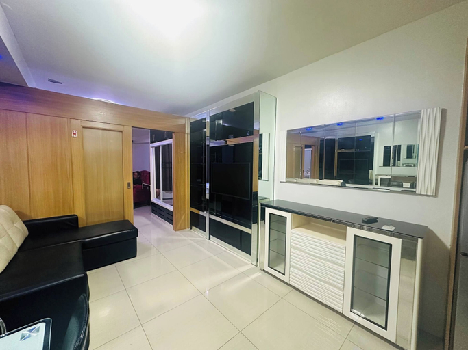 Living room, Ritzy 1Br Condo Facing Mall Of Asia at Shell Residences, Pasay City