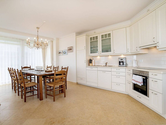 Private kitchen 1, Holiday Apartment With 2 Bedrooms, Rostock
