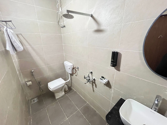 Bathroom 2, Serene Lotus 4BHK Pawna Lake View Villa, Pune