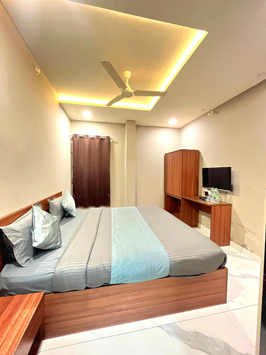 Bedroom 5, Hotel Golden Glory, Indore