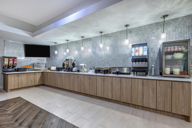 Food & Drinks 5, La Quinta Inn Suites By Wyndham Paris, Lamar