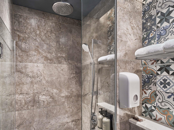 Bathroom 5, Mercure ICON Singapore City Centre, Singapore