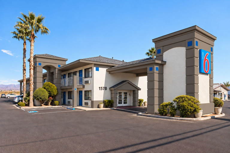 Exterior & Views 1, Motel 6 Safford, AZ, Graham