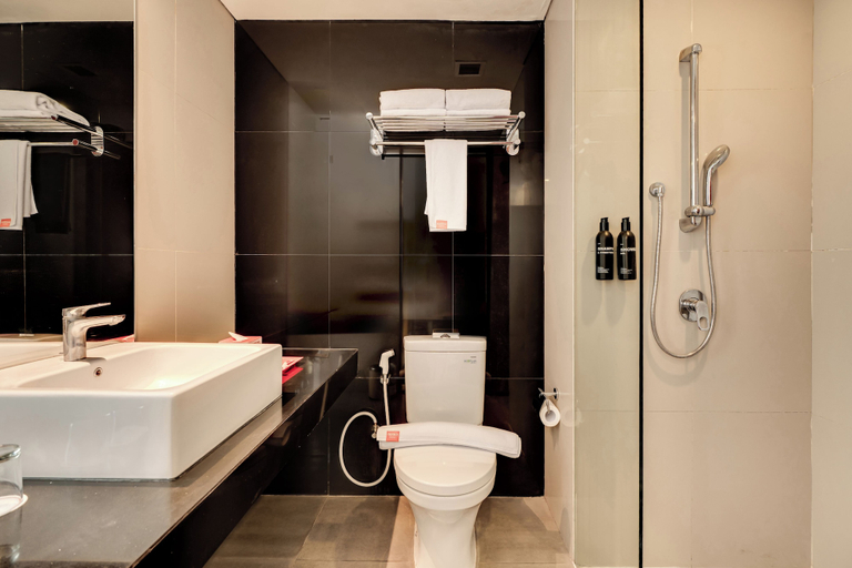 Bathroom 5, HARRIS Hotel Seminyak, Badung