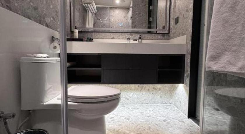 Bathroom 4, Ramada Encore by Wyndham Chongqing Yubei, Chongqing