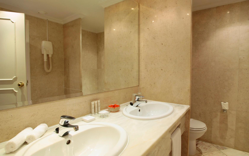 Bathroom 5, Ria Park Garden Hotel, Loulé