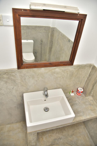 Bathroom 3, Buddika Safari & Resort, Thanamalvila