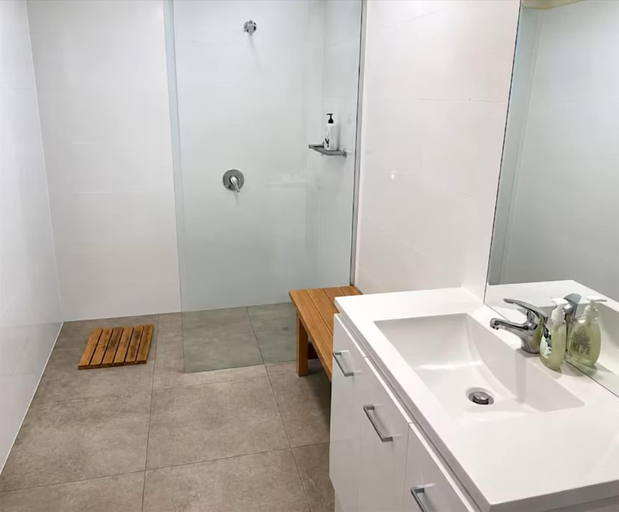 Bathroom 5, The Backpackers Imperial Hotel - Hostel, Hobart