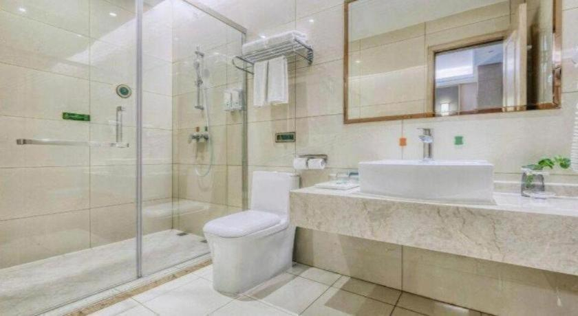 Bathroom 3, Vienna Hotel Fujian Fuqing Wanda Plaza, Fuzhou