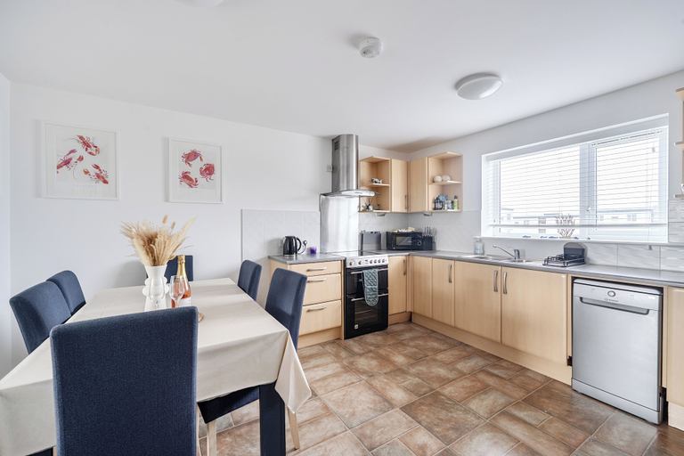 Others 4, Spacious 3 Bed House - Sleeps 6 - Parking - Wifi, Cornwall