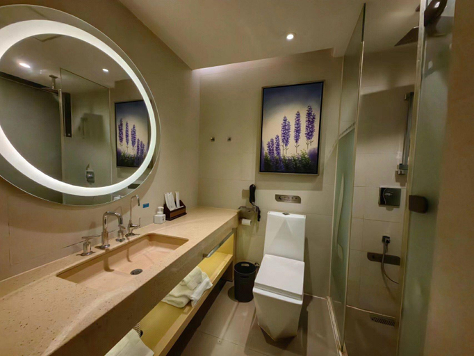 Bathroom 3, Lavande Hotel Jinan Quancheng Road Baotu Spring Branch, Jinan