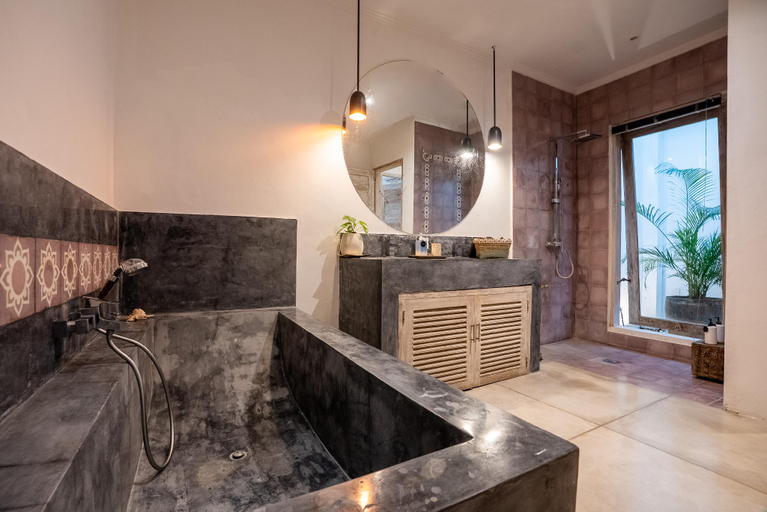 Bathroom 4, Spacious 4BR Villa with huge garden/pool in Canggu, Badung