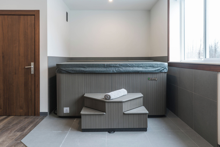 Interior 5, The Alpine Den, Columbia-Shuswap