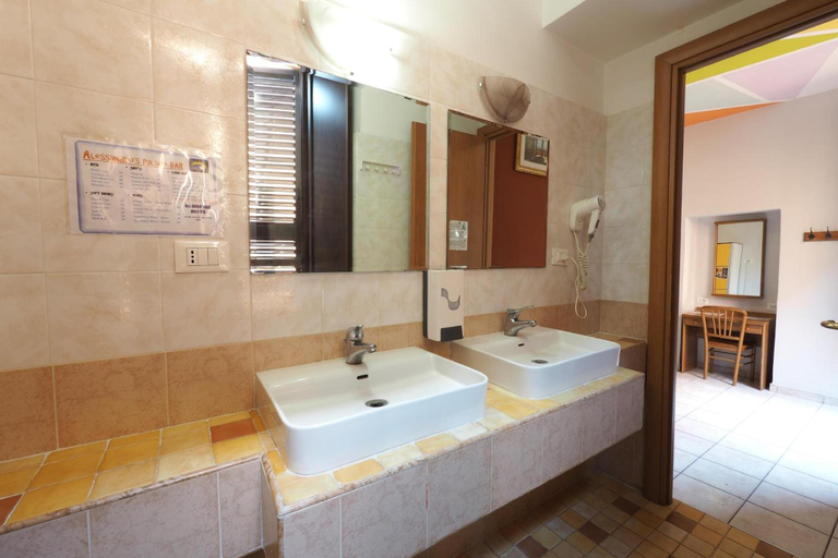 Bathroom 4, Alessandro Palace & Bar, Rome
