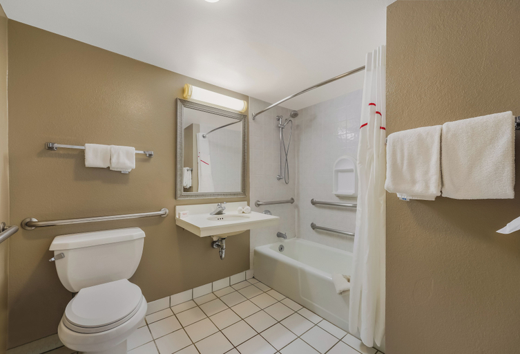 Bathroom 4, Red Roof Inn Painted Post, Steuben