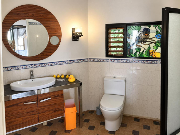 Bathroom 5, Camotes Cay Hideaway, San Francisco