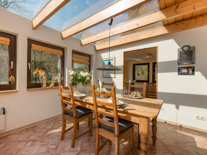 Food & Drinks 4, Holiday Home in Eichenborn with Garden, Hameln-Pyrmont