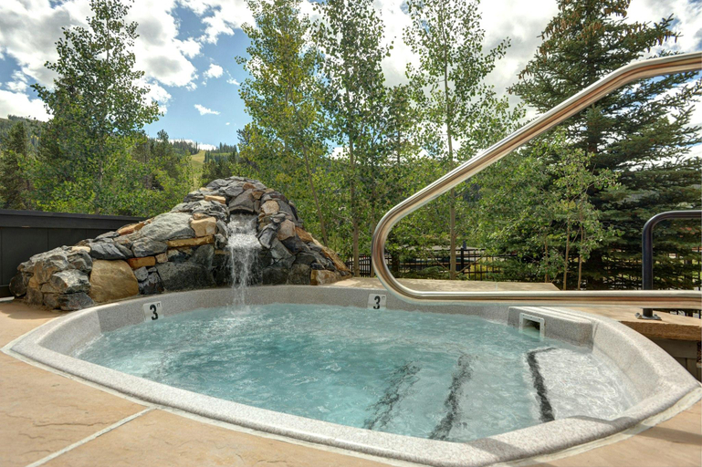 Sport & Beauty 3, Jackpine & Black Bear Lodge, Summit