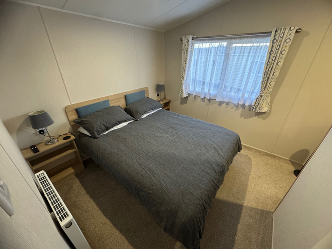 Room 2, 2-bed - Sleeps 4 - Free Parking, Isle of Wight