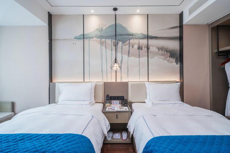 Bedroom 2, Xiamen Seashine Lakeview Hotel, Xiamen
