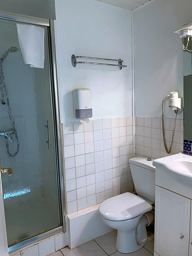 Bathroom 4, Wilson Square, Haute-Garonne