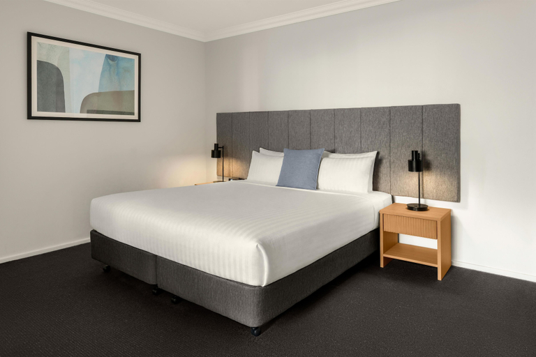 Bedroom 3, Oaks Perth Hotel, Perth