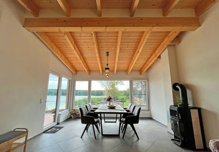 Dining 4, Ferienwohnung mit Eigenem Seezugang mit Steg, Nordwestmecklenburg
