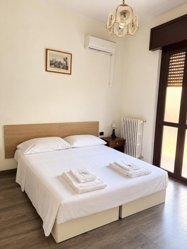 Bedroom 2, NEW FAMILY INN, Milano