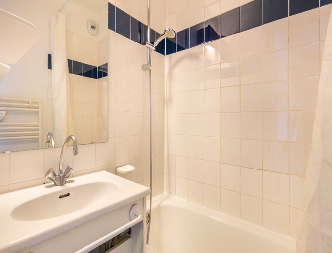 Bathroom, Alpine Stay With Balcony in Tignes, Savoie