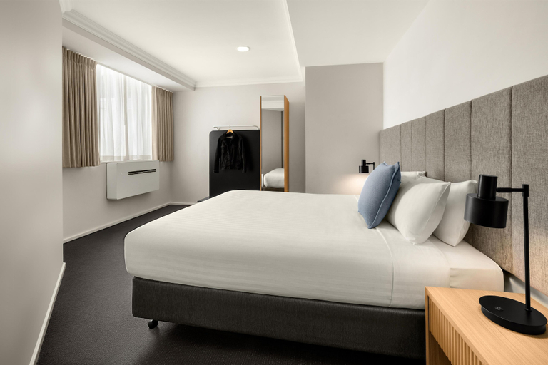 Bedroom 3, Oaks Perth Hotel, Perth