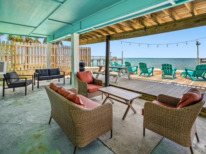 Food & Drinks, Frisco Flats by Miss Kitty’s, Aransas