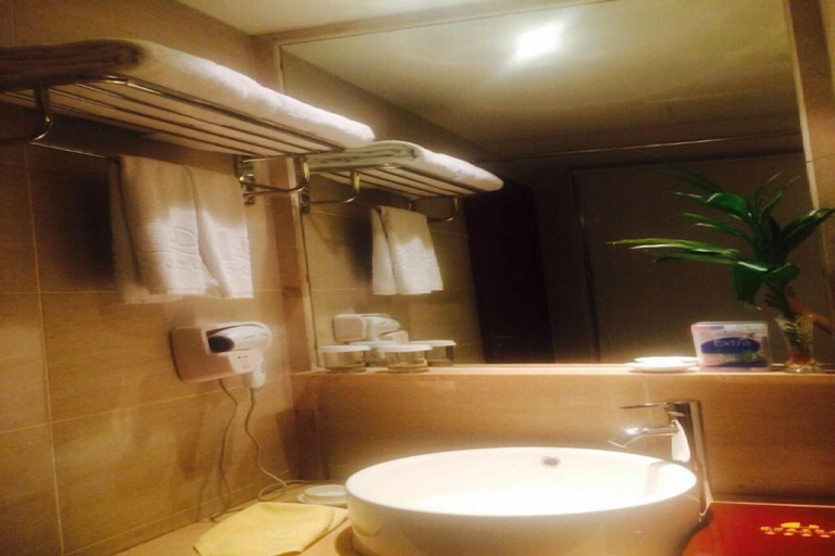 Bathroom 4, Yuzhu Garden Hotel, Chongqing
