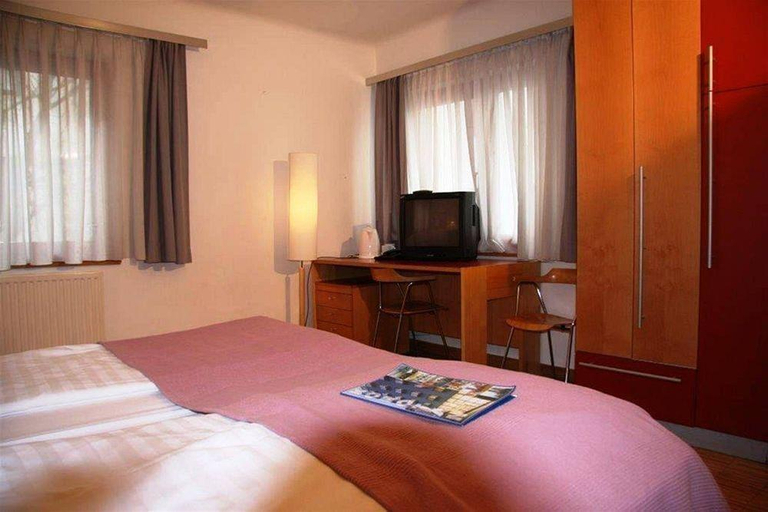Bedroom 3, Hotel Korotan, Wien
