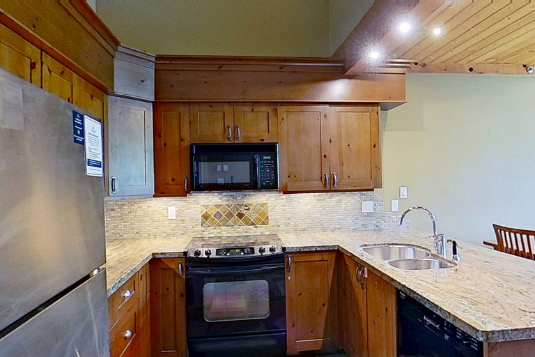 Private kitchen 4, Greystone Lodge by Whistler Premier, Squamish-Lillooet