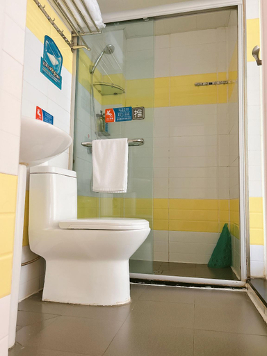 Bathroom 3, 7 Days Inn Chongqing Qianjiang Jiaoxi Road, Chongqing