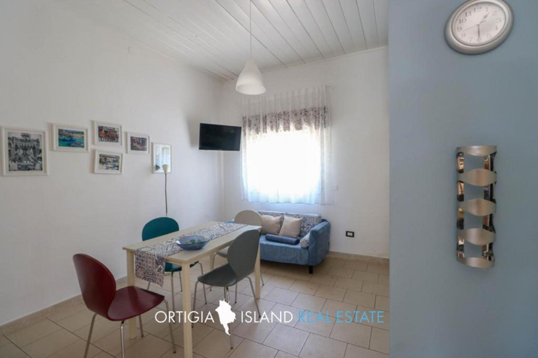 Others 4, Villa Urania 2 in Fontane Bianche, Syracuse