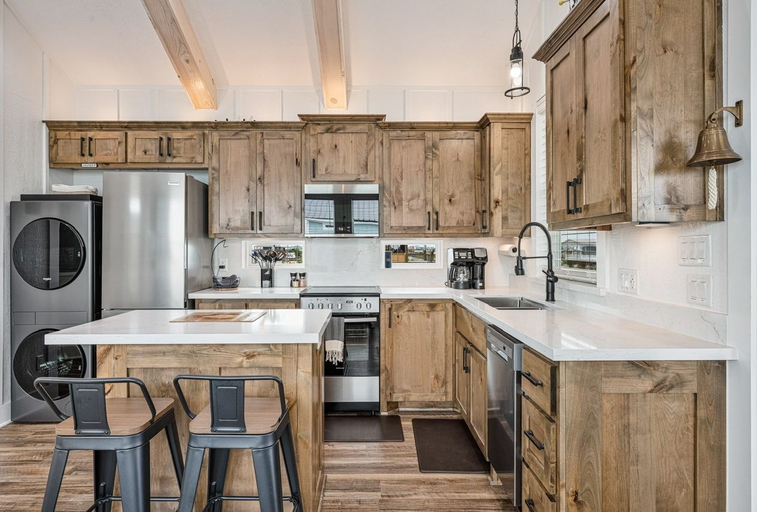 Private kitchen 5, The Salty Beaver 1 Bedroom Home, Galveston