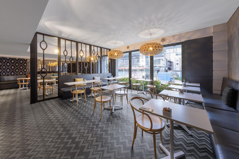 Food & Drinks 5, Oaks Perth Hotel, Perth