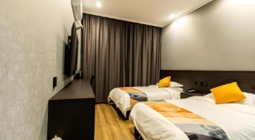 Bedroom 2, Shell Hotel Shanxi Fenyang Xinhuacun Town Fen Distillery, Luliang